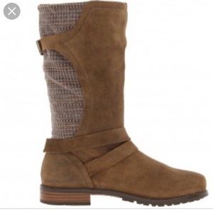 Never worn Olukai Pa'ia Textile Suede Leather boot